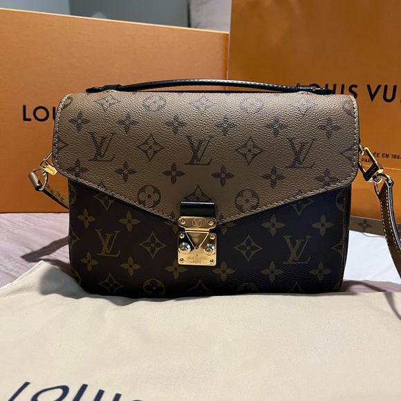 LOUIS VUITTON Reverse Monogram Pochette Métis - Picture 2 of 8